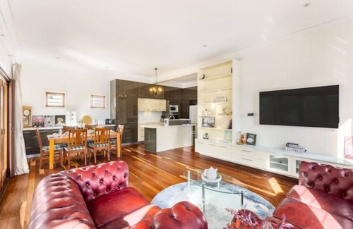 Coorparoo House | Queenslander w/large and comfy Patio/family Home