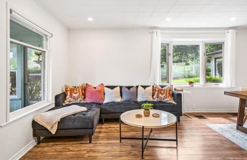 Queenston House | Queenston Cottage