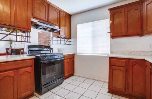 Harbor Gateway North House | Queit, and cozy 15 minutes from Sofi stadium