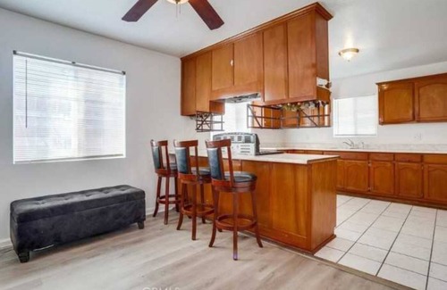 Harbor Gateway North House | Queit, and cozy 15 minutes from Sofi stadium
