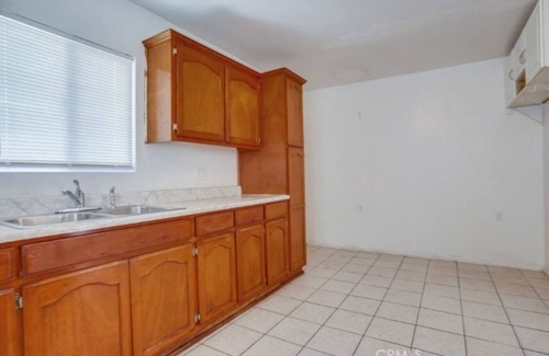 Harbor Gateway North House | Queit, and cozy 15 minutes from Sofi stadium