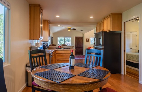 Paso Robles House | Quercus Acorn Cottage-Best Porch in Town Awaits Your Stay!