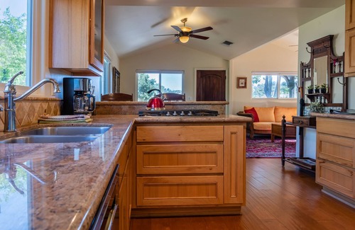 Paso Robles House | Quercus Acorn Cottage-Best Porch in Town Awaits Your Stay!