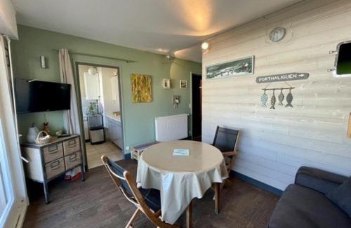 Quiberon Apartment | Quiberon - Studio 4 pers rénové, balcon, parking, 100m plage - FR-1-478-139
