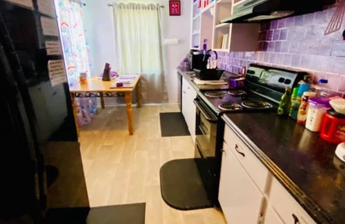Lawton Cottage | QUICK 1 mile to Ft Sill - clean, sleeps 5, washer/dryer, & PETS welcome!