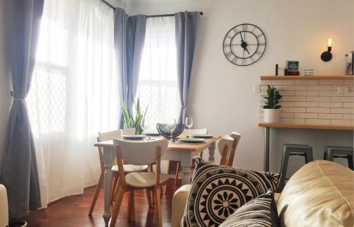 Geraldton House | Quick Stroll To The City