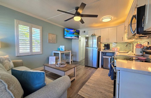 Bradenton Beach Condo | Quickly Booking for Fall! AMI Condo W/Pool, Walk to Beach & Bridge St