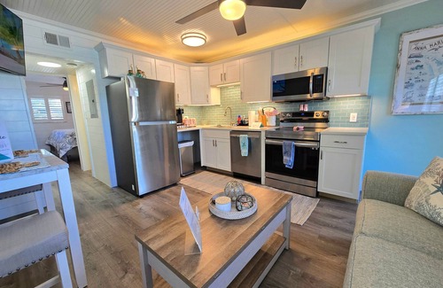 Bradenton Beach Condo | Quickly Booking for Fall! AMI Condo W/Pool, Walk to Beach & Bridge St
