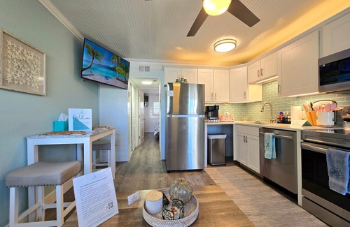 Bradenton Beach Condo | Quickly Booking for Fall! AMI Condo W/Pool, Walk to Beach & Bridge St