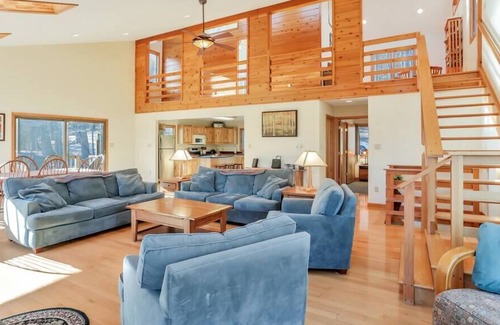 Berkeley Springs Cabin | Quiescence-Tranquil Escape, Private Office Space