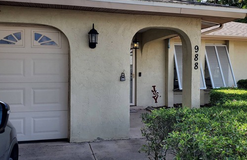 South Venice House | Quiet 1 B/B retreat minutes from the beach located in center of a bird sanctuary