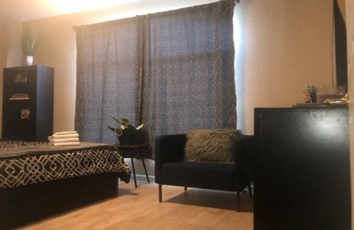 Antioch House | Quiet 1-Bed Room and Private Bath - Ideal for Travel Nurse