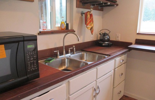 Powers Cabin | Quiet 1 bedroom cabin located on the South Fork of the Coquille River