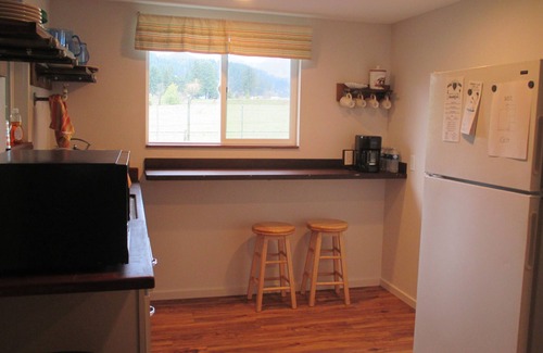 Powers Cabin | Quiet 1 bedroom cabin located on the South Fork of the Coquille River