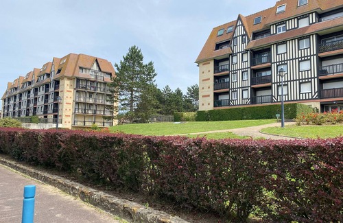 Villers-sur-Mer Apartment | Quiet 1-Bedroom Apartment with Balcony and Garden View Near Beach