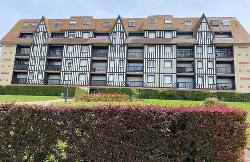 Villers-sur-Mer Apartment | Quiet 1-Bedroom Apartment with Balcony and Garden View Near Beach