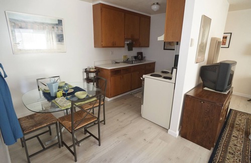 Elmwood Apartment | Quiet 1 bedroom walking distance from UC Berkeley!