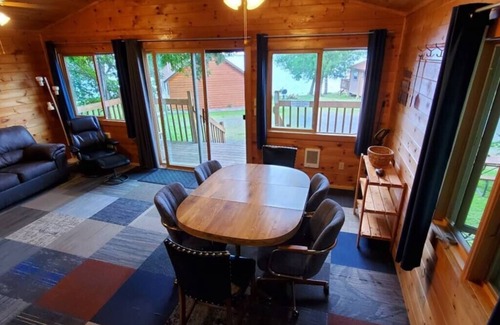 Ray Cabin | Quiet 2 Bedroom Bass Cabin in the Trees