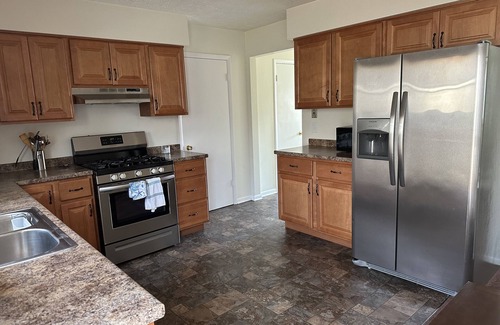 Aliquippa House | Quiet 2 BR with washer & dryer & back deck