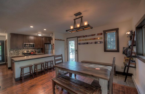 Frisco Condo | Quiet 2b/2b Condo Overlooking River - 1/2 Block off Main St