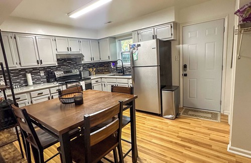 Norfolk - Virginia Beach House | Quiet 2BR/1.5BA Retreat w/Fenced Yard, Firepit, & Fast WiFi – Central Norfolk