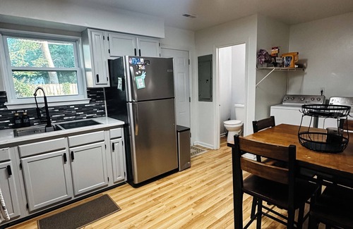 Norfolk - Virginia Beach House | Quiet 2BR/1.5BA Retreat w/Fenced Yard, Firepit, & Fast WiFi – Central Norfolk