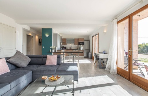 Mouans-Sartoux Apartment | Quiet 3BR with terrace & incredible Mountain view