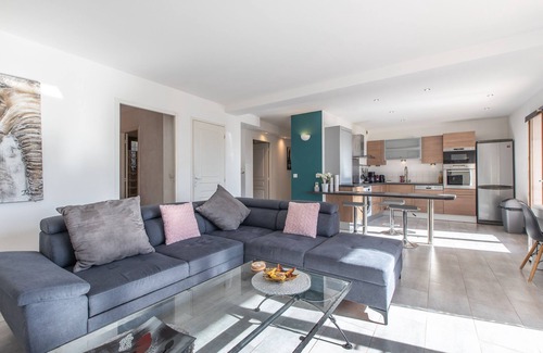 Mouans-Sartoux Apartment | Quiet 3BR with terrace & incredible Mountain view
