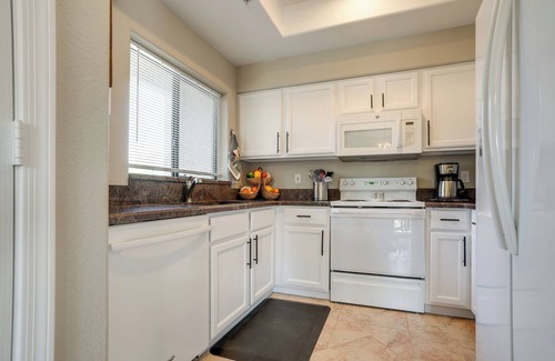 Greenway Palms Condo | Quiet 55 + Condo w/Pool Access in Peoria!