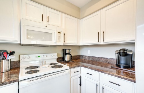 Greenway Palms Condo | Quiet 55 + Condo w/Pool Access in Peoria!
