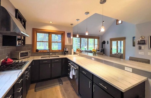 River Meadows House | Quiet adventure retreat with acres of national forest land in your backyard
