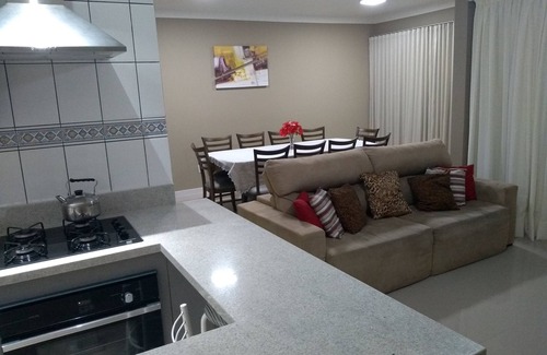 Ponta das Canas House | Quiet and safe house with barbecue and heated pool, 250 meters from the sea.