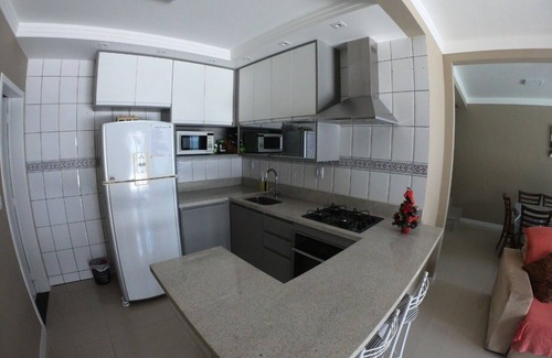 Ponta das Canas House | Quiet and safe house with barbecue and heated pool, 250 meters from the sea.