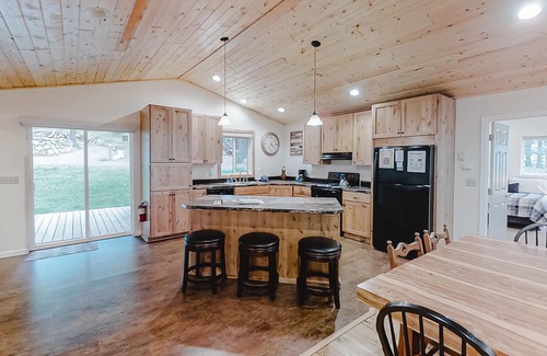 Joseph House | Quiet and Attractive Home Close to Lake w/WiFi, Private Washer/Dryer - Dogs Okay