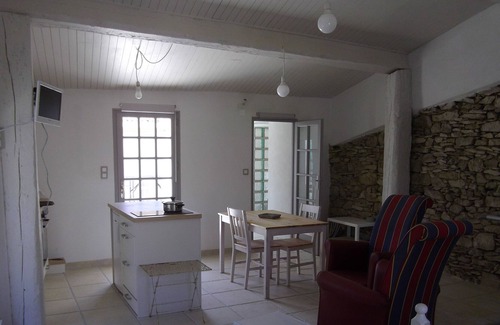 Ventenac-Cabardes Cottage | Quiet and bright cottage with village terrace near Carcassonn
