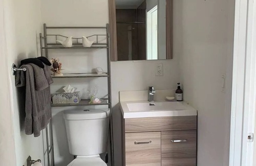 Hialeah House | Quiet and Cheerful Casa Particular with parking