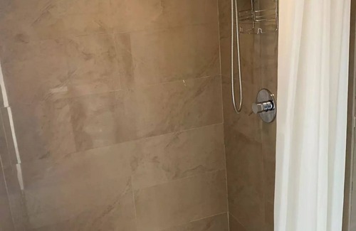 Hialeah House | Quiet and Cheerful Casa Particular with parking