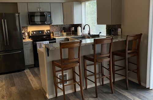Tacoma House | Quiet and comfortable two bedroom townhome near Puget Sound waterfront.