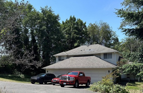 Tacoma House | Quiet and comfortable two bedroom townhome near Puget Sound waterfront.