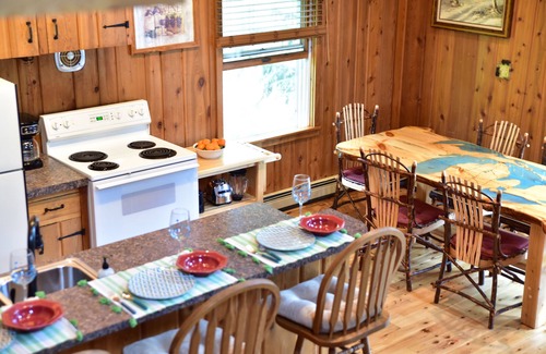 Cedar Ski Chalet | Quiet and Comfy 3 bed/2bath - Golf Chalet w/Loft&Hot tub