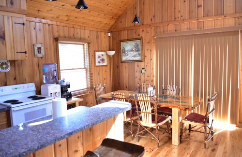 Cedar Ski Chalet | Quiet and Comfy 3 bed/2bath - Golf Chalet w/Loft&Hot tub