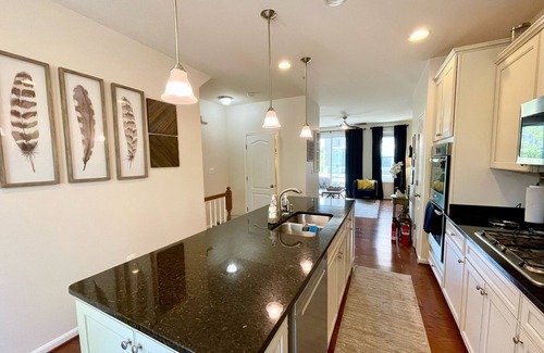 Northeast House | Quiet and cozy 3BR & 3BA in DC less than 10 minutes from the Metro