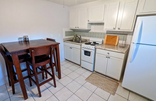 Southeast Heights House | Quiet and Cozy Casita-One Mile from Nob Hill.