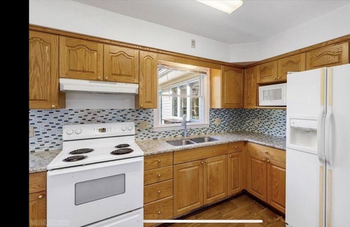 Blacksburg House | Quiet and cul de sac street 7 minutes from downtown Blacksburg or Vt