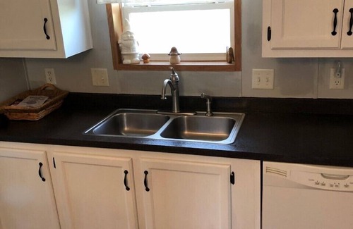 Vienna House | Quiet And Rural Retreat - Wine Trail, Great Hiking, & Hunting!