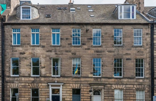 New Town House | Quiet and Spacious Family Room