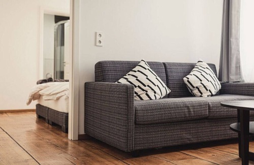 Lahr House | Quiet apartment (No. 6) with old, renovated floorboards