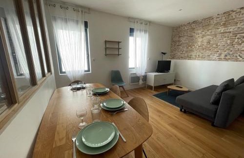Saint - Michel Apartment | Quiet apartment - Close to metro Saint Michel