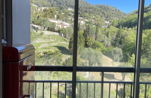 Vence Apartment | Quiet apartment, close to town center, very nice view