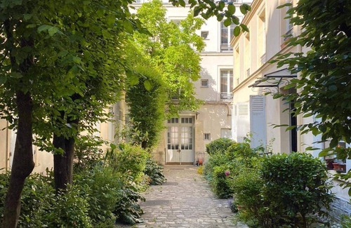 14th Arrondissement Apartment | Quiet apartment in paris center